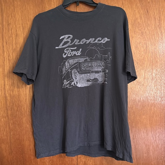 A& F Oversized Boyfriend Bronco Graphic Tee - Picture 2 of 5